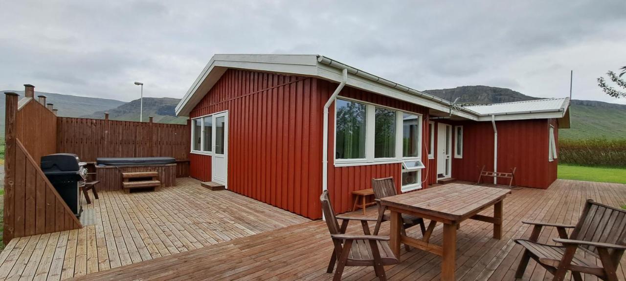 Aegisholt Privete House With Hot Tub Apartamento Patreksfjordur Exterior foto